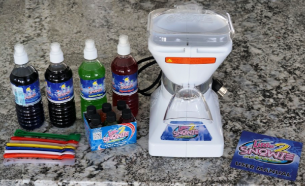 Grinch Snow Cones and Family Holiday Movie Night Fun